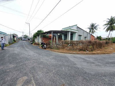 Nhà 2 mặt tiền nhựa. Trung tâm Trảng Bàng. 2,05 tỷ TL