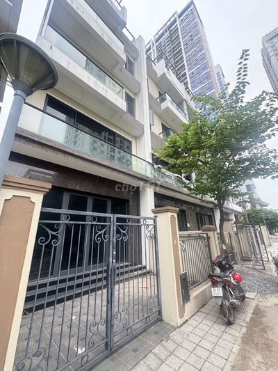 Chính chủ cho thuê liền kề 6th element đường Nguyễn Văn Huyên 107m 5T