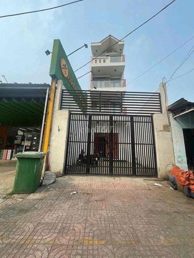 cho thuê nhà 1 trệt 3 lầu mặt tiền Nguyễn Văn Tăng vị trí sầm uất nhât