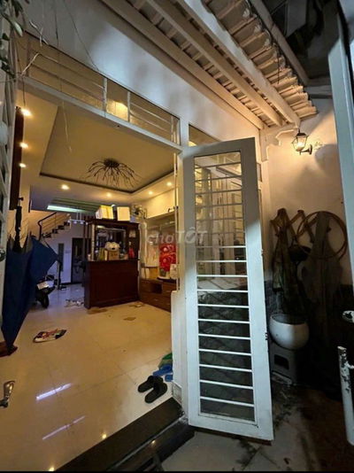 Cho thuê nhà nguyên căn.Đường Cách Mạng Tháng Tám.Phường 13.Quận 10.