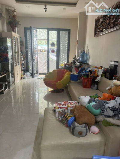 Cần bán nhà mặt tiền đường Nguyễn Thị Minh Khai phường Nam Nha Trang