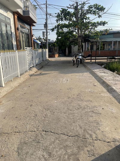 Ngộp cần ra lô đất ngay chợ đức hoà 300m 824 vào 50m