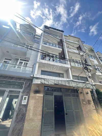 Nhà 4,5 *15 đúc 4 lầu cực rẻ mặt tiền vào 1 trục xe tải f14