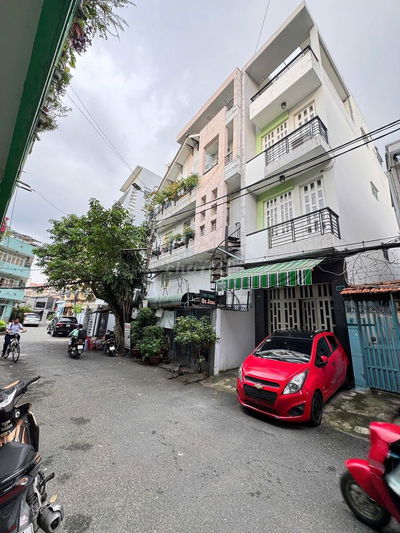 HXH Hoàng Hoa Thám 3,4 x 15 xe đậu trong nhà, 4PN 5 WC 2 tầng 9,9 tỷ