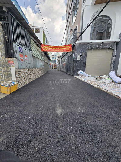 Chủ gấp ! Nhà xinh xịn, ngang gần 6m, ngay hẻm xe hơi trung tâm Gò Vấp