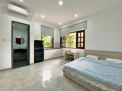 Trống căn studio đầy đủ tiện nghi - tràn ngập ánh sáng ngay Trần Não