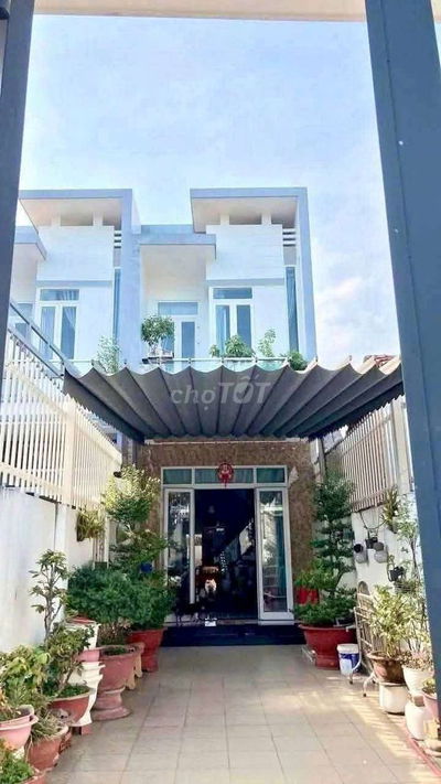 Nhà trệt lầu chủ đã giảm mạnh , cách nhựa Lớn khoảng 60m