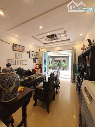 Nhà đẹp Nguyễn Văn Huyên, phân lô, 2 thoáng, gara ô tô tránh đỗ, kinh doanh, gần phố