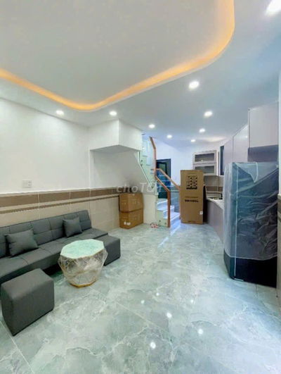 Sát mặt tiền Khánh Hội Q4  Ngang Khủng Long bạo chúa 7.5 Dài 4