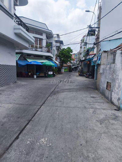 Bán nhà giáp Tên Lửa, hẻm xe hơi, 40m2, nhỉnh 4 tỷ