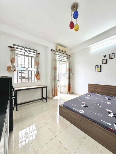 Phòng ban công full nội thất ngay đoạn Phan Xích Long