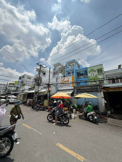 Bán nhà 3 tầng 4×23 mặt tiền chợ khu phố 3 tên lửa