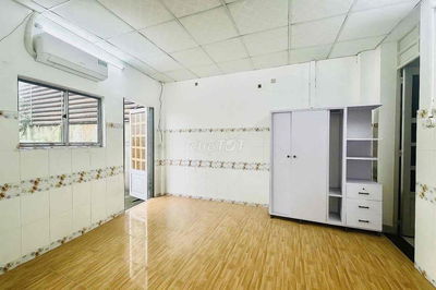 Cho thuê Nhà/ Phòng trọ - Sân vườn Ngay ngã tư Thủ Đức