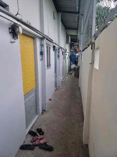 cho thue phòng trệch 985 hương lo 2