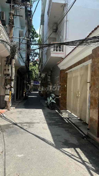 Nhà trung tâm Nguyễn Văn Huyên, 4 tầng, 2 thoáng, gần phố lớn