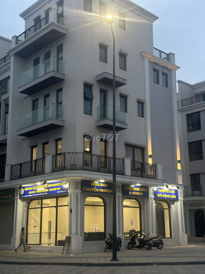 Cho thuê Shophouse 99 m2, 5 tầng ở The Manor Central Park