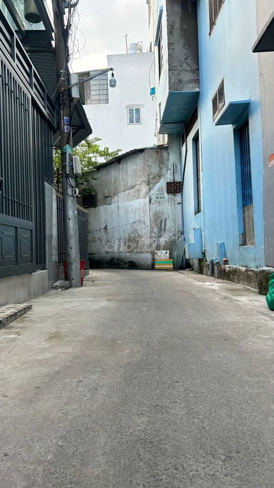 Nhà 2 lầu đúc gần galaxy Nguyễn văn quá. 6x 11m giá 4ty790tr tl