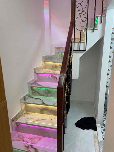 3 tầng lầu 3 phòng ngủ nhà mới ở ngay Quận 10