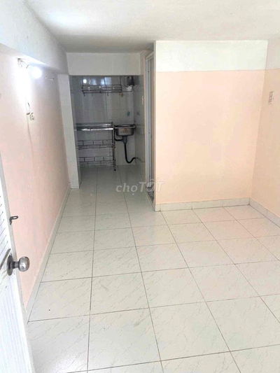 Phòng giá Rẻ Ngay Âu Cơ giáp Q10 - VX Lê Đại Hành