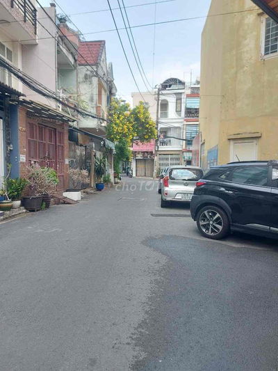 NHÀ DÒNG TIỀN 40Tr, 4 TẦNG, 7PN, HUỲNH VĂN BÁNH,Q.PHÚ NHUẬN,HẺM XE HOI