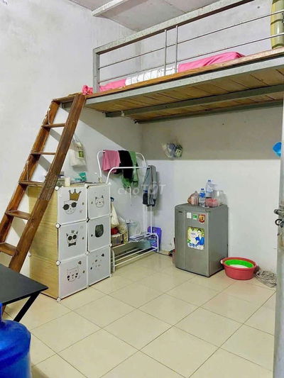 Phòng khép kín điều hòa nóng lạnh giờ giấc tự do giá 2,3tr