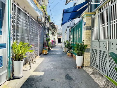 Nhà chưa qua đầu tư cần bán gấp