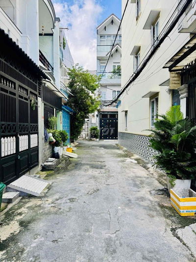 HẺM XE HƠI THÔNG 3 TẦNG MÁI ĐÚC 3 NGỦ 44M2 PHAN HUY ÍCH NGAY EMART