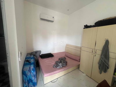 Có thể dọn vào liền - Cần share lại phòng mặt tiền đường có ban công