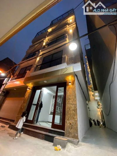 Chính chủ Cho thuê nhà phố Phú Diễn, 35m2 x 5 tầng, 4  ngủ , lô góc 2 thoáng, 12 triệu