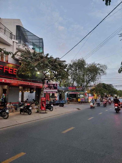 Bán Gấp Nhà Mt đg SONG HÀNH, TRUNG CHÁNH, Dt: 10x20m đã tách làm 2 Sổ