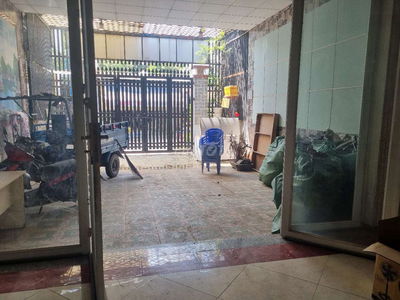 3 năm 200 tr mặt tiền chợ 180m2