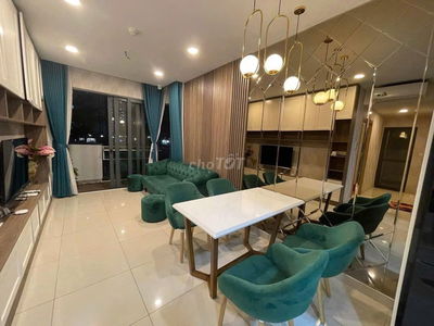 Cho thuê nhanh căn hộ cao cấp 2PN khu Emerald. Full nội thất xịn.