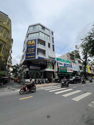 Mặt bằng 115m²/sàn, có thang máy, hầm xe, 20tr/tháng(có thương lượng)