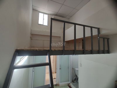 CHO THUÊ PHÒNG Duplex Gác 25m2 Cửa Sổ Trời P21 Bình Thạnh Gần HUTECH