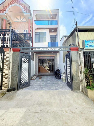 4,25 Tỷ Nhà 2 Tầng Dĩ An có sân oto, phòng ngủ dưới gần Làng Đại Học