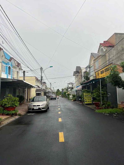 bán nhà trục chính khu dân cư hạnh phúc ( Tiến Thành)