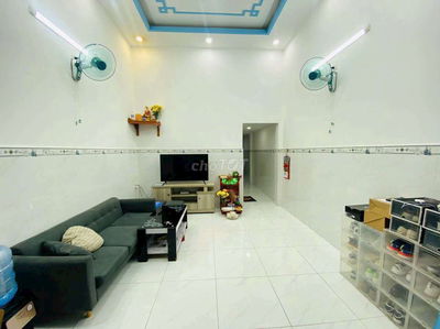Nhà gần ngã 3 chợ Đường, q12, 4×13m, lửng. Nhà mới xây đẹp vuông vức.
