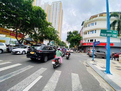 Bán Nhà 1 trệt 2 lầu 1 tum Mặt Tiền Phan Huy Chú, P2, Tp Vũng Tàu
