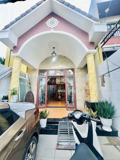 Nhà mặt tiền phố, 100m2 ,2 phòng ngủ, đường đồng khởi, tân phong