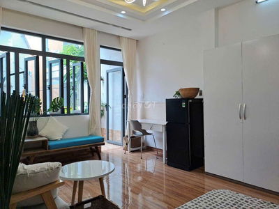 Căn hộ ban công 45m2 đầy đủ nội thất gần CV Hoàng Văn Thụ Sân Bay