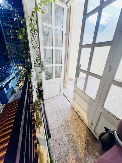 Phòng ban công giá rẻ PN