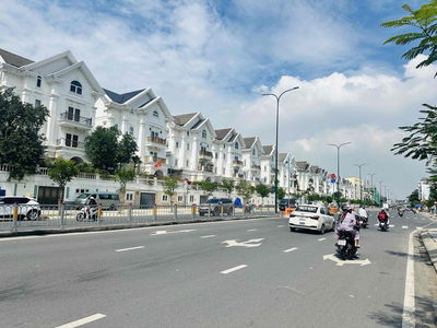 Bán CHDV hxh Dương Quảng Hàm,ngay ĐHVLang, 4 lầu, 20p