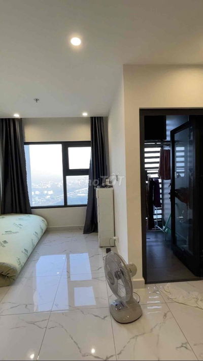 BEVERLY SOLARI STUDIO 39M2 KỆ BẾP RÈM 4TR5