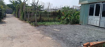 Đất gần Trường Tiểu Học Bình Mỹ, dựng nhà ở liền.