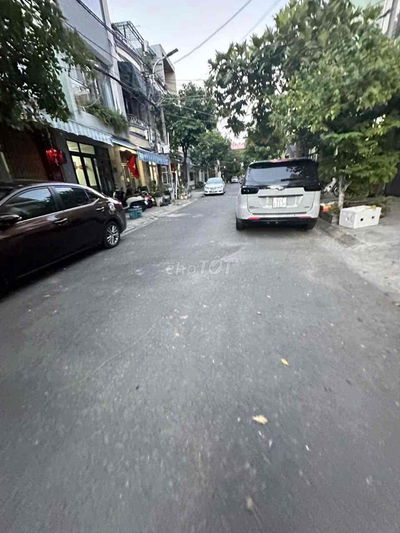 Bán nhà 3 tầng mặt tiền đường cao xuân dục