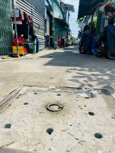 Nhà mới xây ngay nhà máy bia Lê Văn Khương, giá 698 triệu