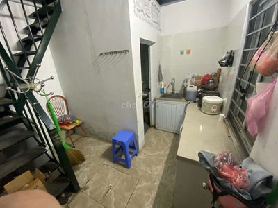 Cho thuê nhà ngã tư sở  dt 15mx2 tầng.  Giá 3 triệu