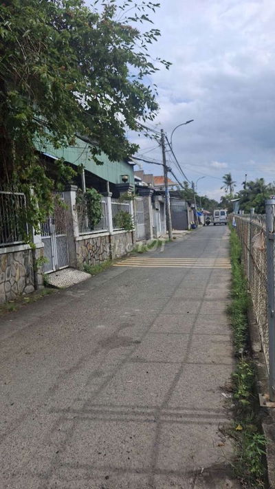 Bán nhà c4 cũ 112m2, 2 mặt tiền đường Trần Hưng Đạo_tt Hóc Môn