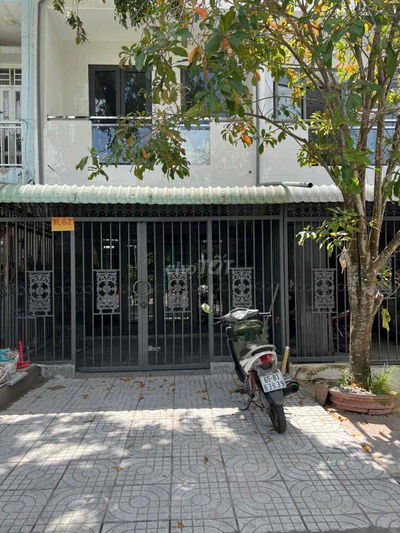 Nhà trệt lầu 3 phòng mới KDC 586