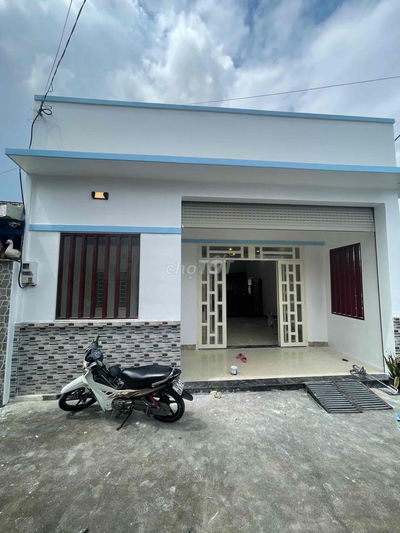 nhà sổ riêng hoàn công giá rẻ. dt 112m2 thổ cư 100% giá 2tỷ6 còn bớt.